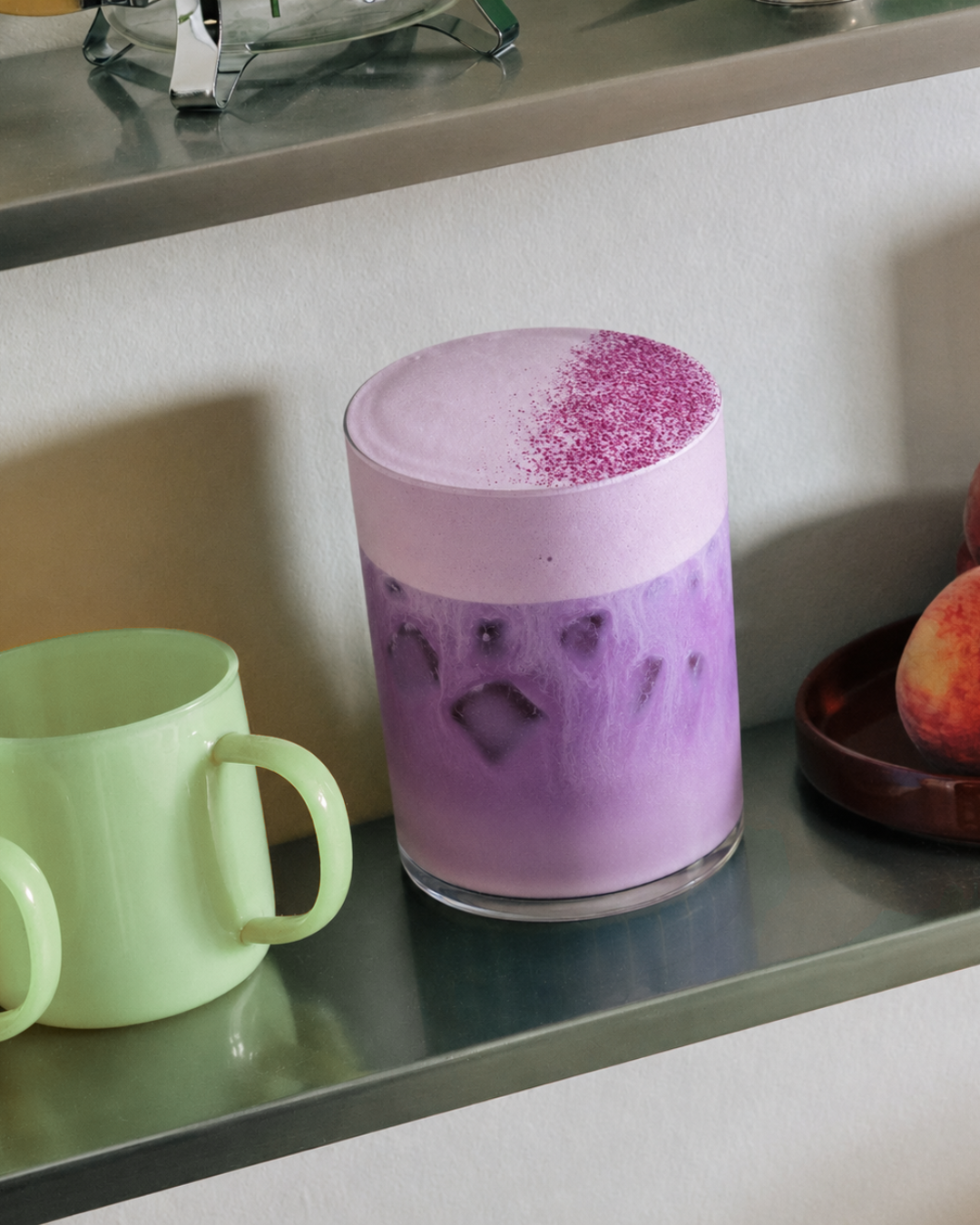 Polvo de ube rosa violeta para un ube latte matutino de Ube Nolia