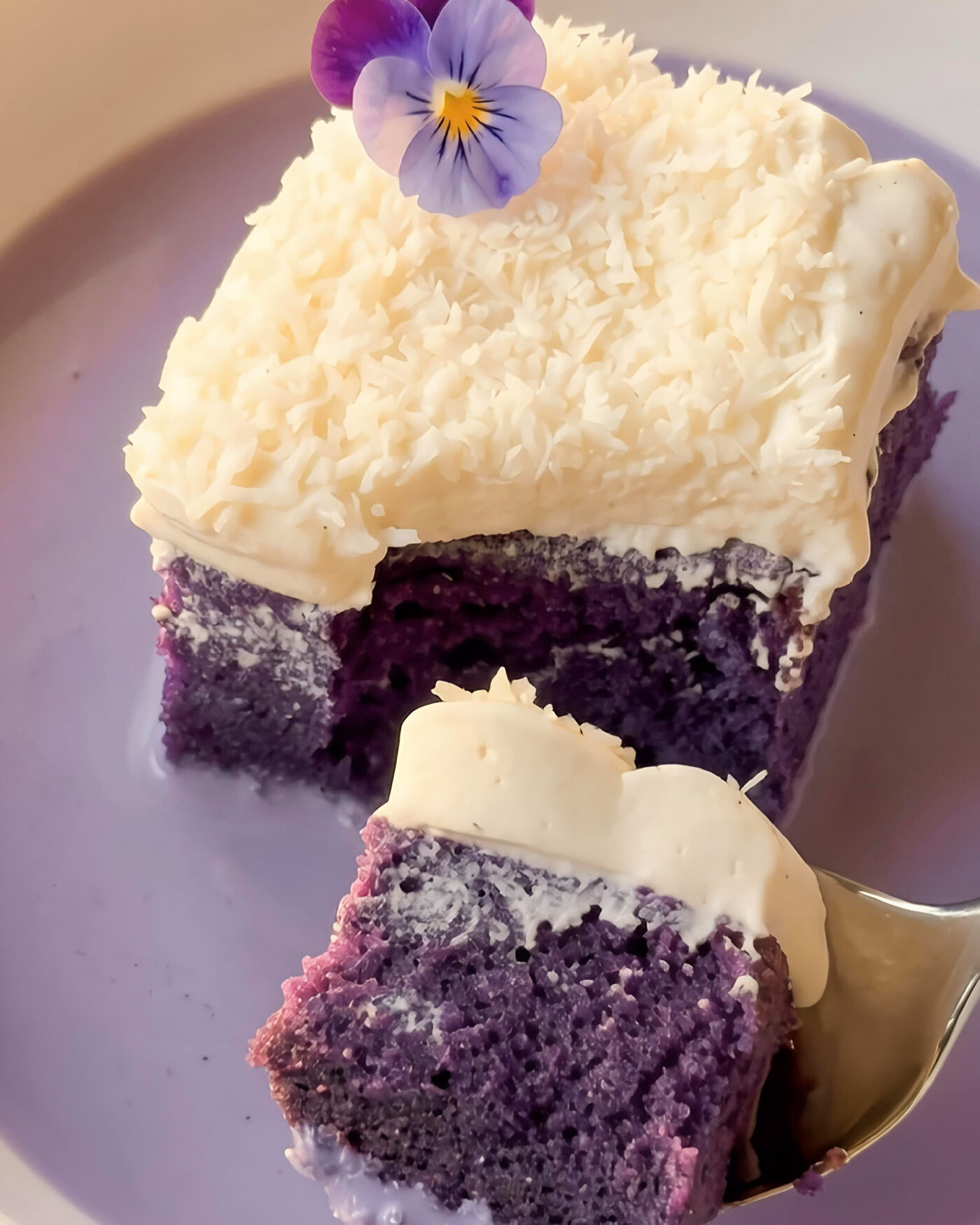El Mejor Tres Leches de Ube y Coco