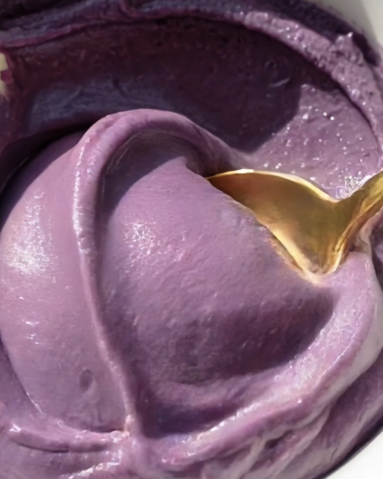 La Mejor Receta de Tostada de Ube y Mango – Ube halaya recién cocida: mermelada de camote morado espesa y brillante hecha con polvo de ube real, siendo | Ube Nolia