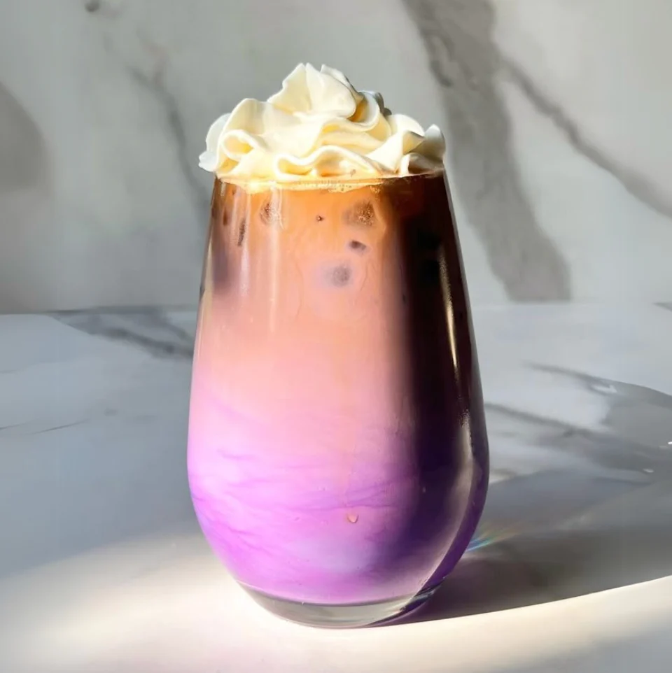 Receta de Café Batido Dalgona de Ube