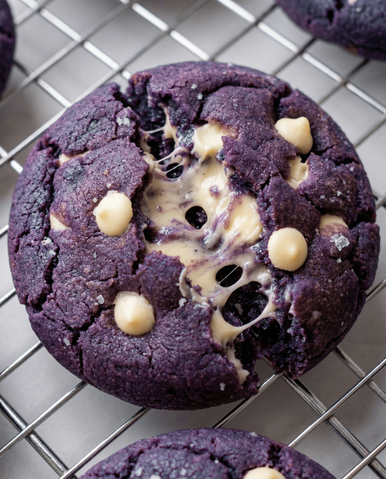 Galletas de ube y chocolate blanco